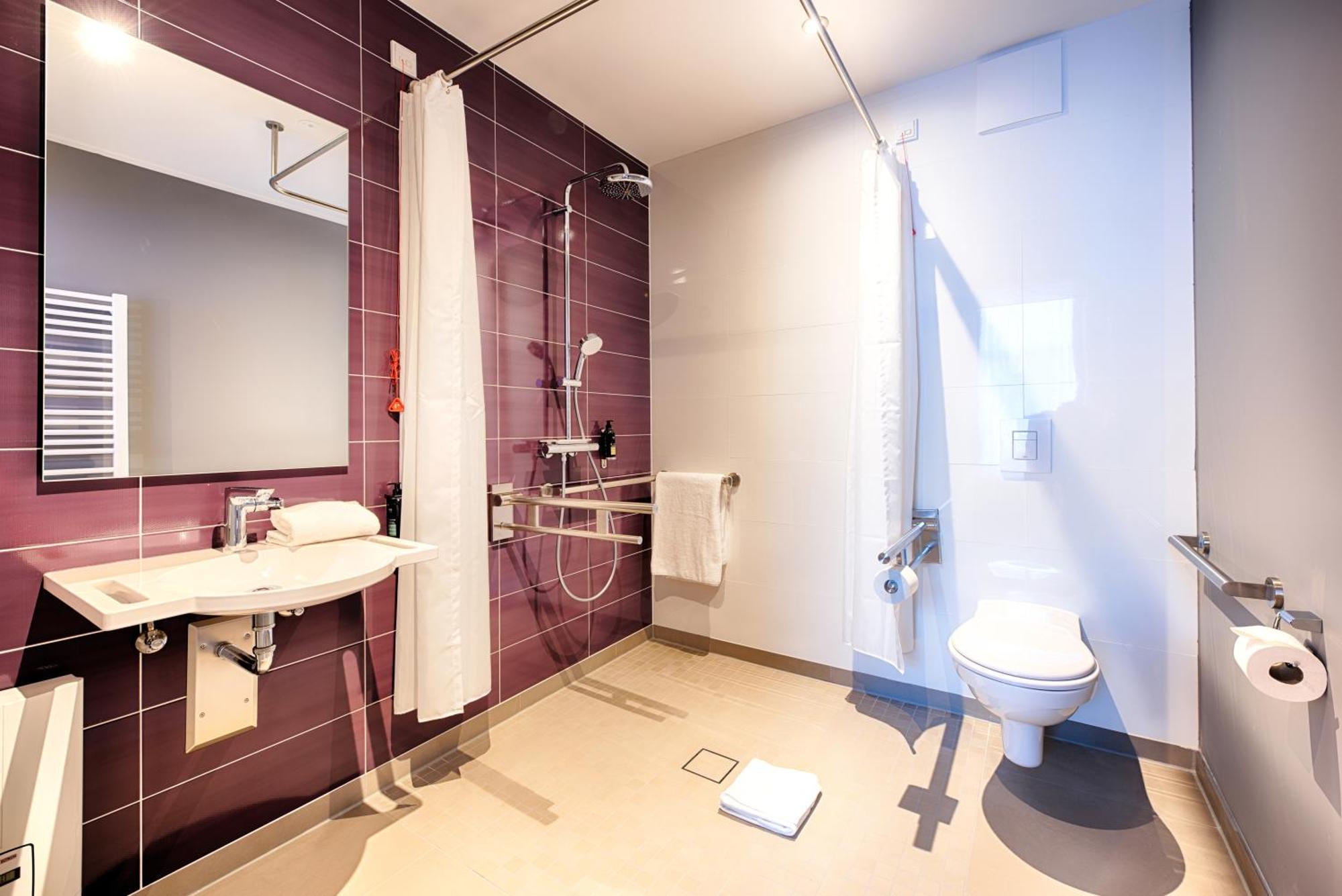Premier Inn Luebeck City Stadtgraben Экстерьер фото