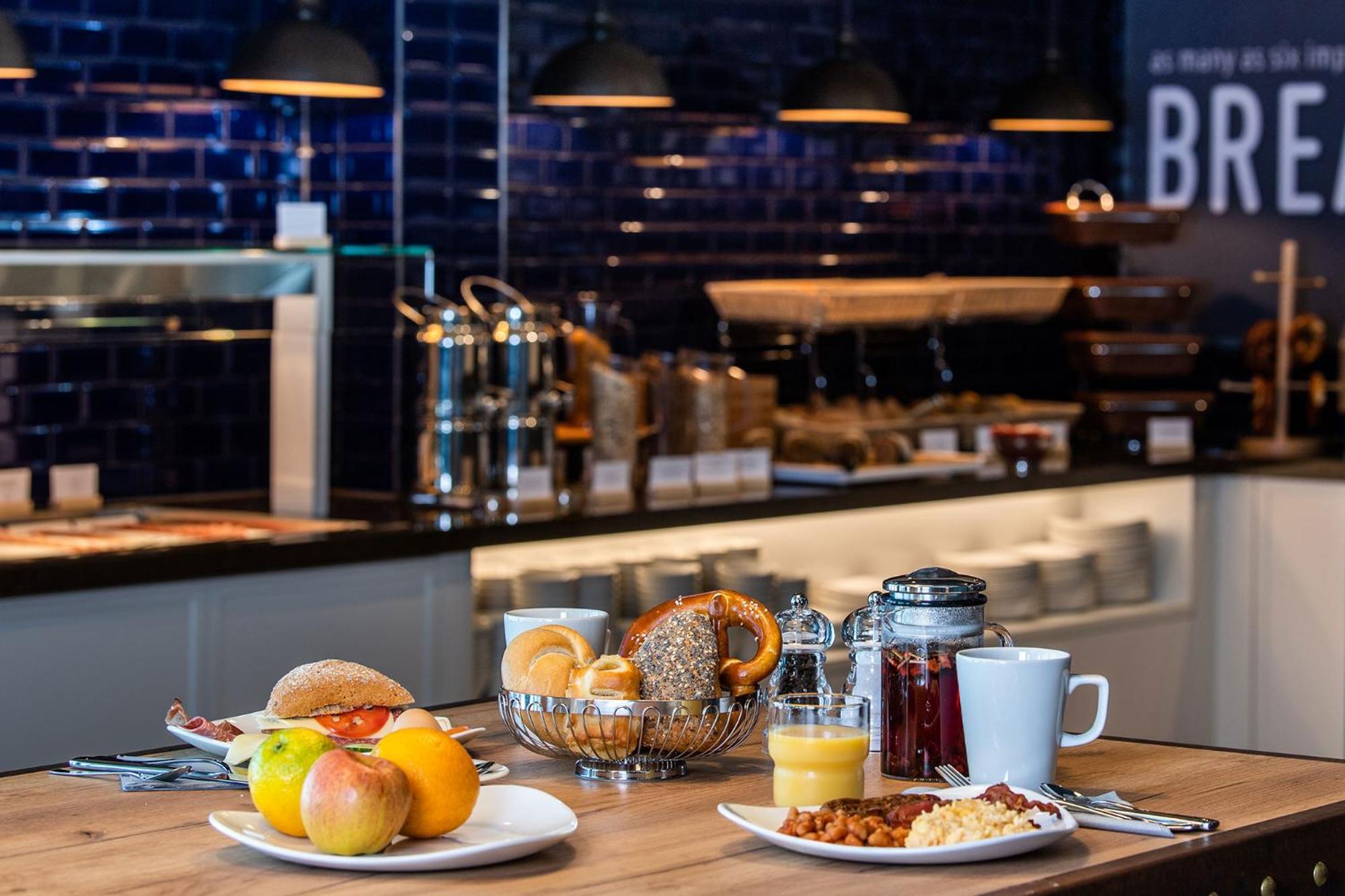 Premier Inn Luebeck City Stadtgraben Экстерьер фото
